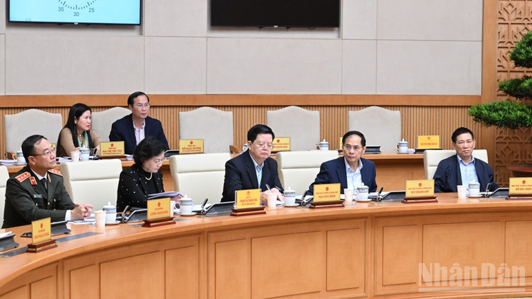 Các Phó Thủ tướng Chính phủ, các đại biểu tham dự phiên họp. (Ảnh: Trần Hải)