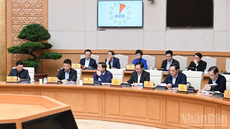 Các thành viên Chính phủ, các đại biểu tham dự phiên họp. (Ảnh: Trần Hải)