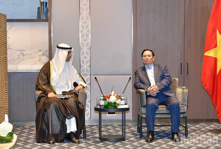 Thủ tướng Phạm Minh Chính tiếp Giám đốc điều hành Tập đoàn dầu khí Quốc gia Kuwait (KPC) Sheikh Nawaf S. Al-Sabah. (Ảnh: THANH GIANG)