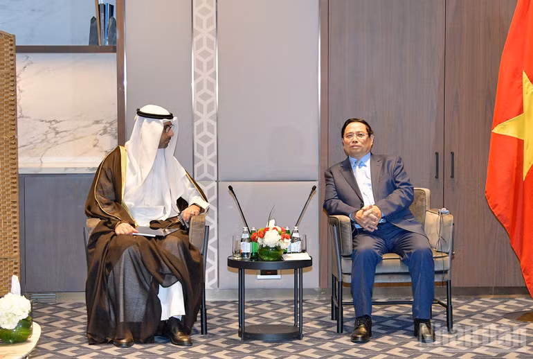 Thủ tướng Phạm Minh Chính tiếp Giám đốc điều hành Tập đoàn dầu khí Quốc gia Kuwait (KPC) Sheikh Nawaf S. Al-Sabah. (Ảnh: THANH GIANG)