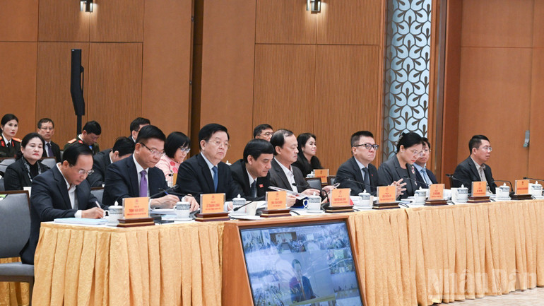 Các đồng chí lãnh đạo, đại biểu tham dự hội nghị. (Ảnh: TRẦN HẢI)