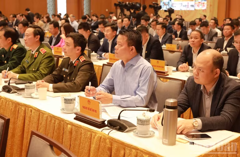 Cán bộ lãnh đạo một số bộ, ngành tham dự Phiên họp lần thứ nhất năm 2026 của Ban Chỉ đạo của Chính phủ về phát triển khoa học, công nghệ, đổi mới sáng tạo, chuyển đổi số và Đề án 06. (Ảnh: TRẦN HẢI)