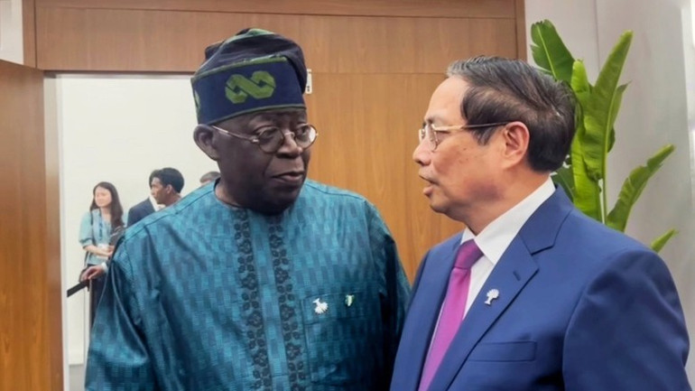 Tại cuộc gặp Tổng thống Nigeria Bola Ahmed Tinubu, Thủ tướng Phạm Minh Chính nhấn mạnh Việt Nam mong muốn tăng cường hợp tác song phương giữa hai nước. (Ảnh: VGP/Nhật Bắc) nigieria-687.jpg