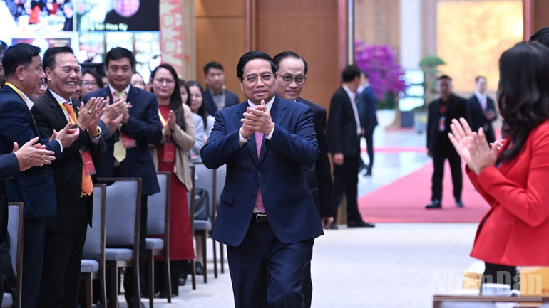 Thủ tướng Phạm Minh Chính tới dự hội nghị. (Ảnh: Trần Hải)