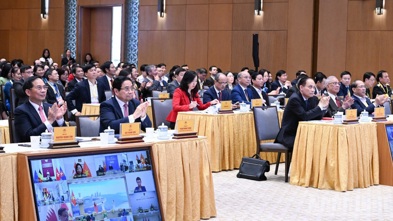 Thủ tướng Phạm Minh Chính và các đồng chí lãnh đạo, đại biểu dự hội nghị. (Ảnh: Trần Hải)