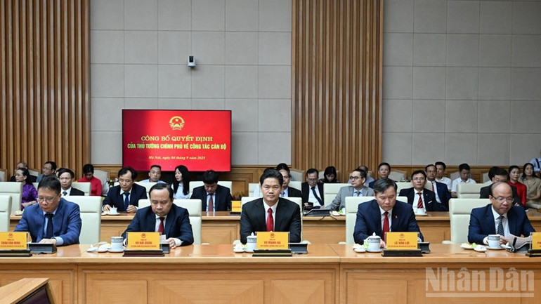 Các đại biểu tham dự buổi lễ. (Ảnh: Trần Hải) ndo_br_b5-3458.jpg