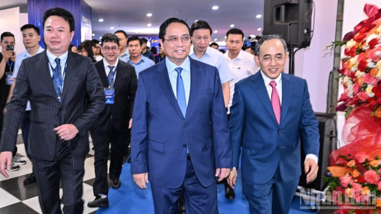 Thủ tướng Phạm Minh Chính tới dự lễ công bố Quyết định của Thủ tướng Chính phủ chuyển Trường Đại học Phenikaa thành Đại học Phenikaa. (Ảnh: TRẦN HẢI) Thủ tướng Phạm Minh Chính tới dự lễ công bố Quyết định của Thủ tướng Chính phủ chuyển Trường Đại học Phenikaa thành Đại học Phenikaa. (Ảnh: TRẦN HẢI)