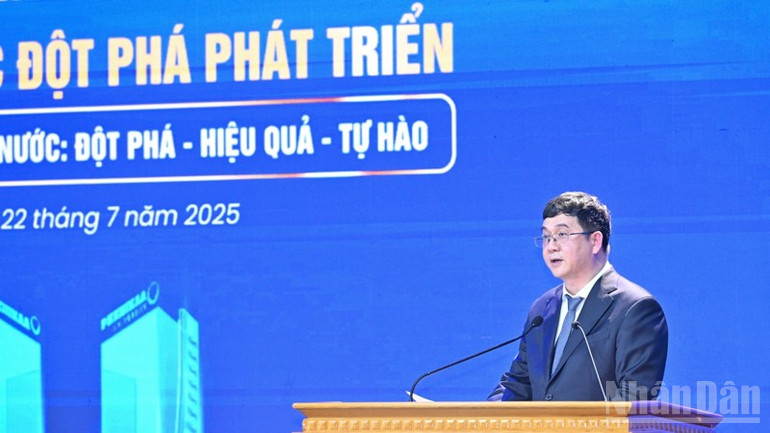 Lãnh đạo Đại học Phenikaa phát biểu ý kiến tại buổi lễ. (Ảnh: TRẦN HẢI) Lãnh đạo Đại học Phenikaa phát biểu ý kiến tại buổi lễ. (Ảnh: TRẦN HẢI)
