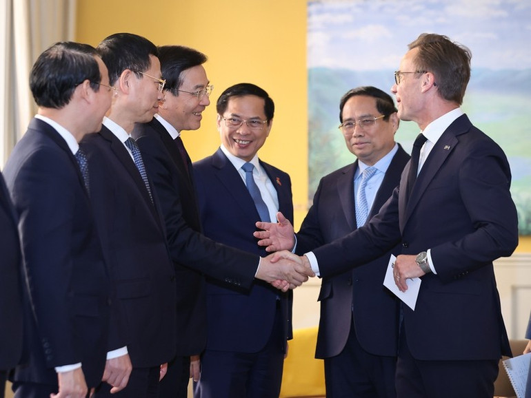 Thủ tướng Phạm Minh Chính giới thiệu Đoàn đại biểu cấp cao Việt Nam. (Ảnh: VGP/Nhật Bắc) aa2.jpg