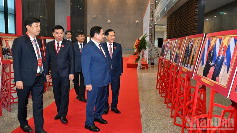 Thủ tướng Phạm Minh Chính thăm triển lãm ảnh về thành tựu của ngành ngoại giao (Ảnh: TRẦN HẢI) Thủ tướng Phạm Minh Chính thăm triển lãm ảnh về thành tựu của ngành ngoại giao (Ảnh: TRẦN HẢI)