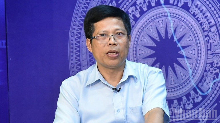 Phó Giáo sư, Tiến sĩ Nguyễn Văn Sơn: Ô nhiễm tác động nghiêm trọng đến sức khỏe cộng đồng cũng như ảnh hưởng tới đời sống, nhất là đô thị lớn như Hà Nội. (Ảnh: VGP) ndo_br_t4-317.jpg