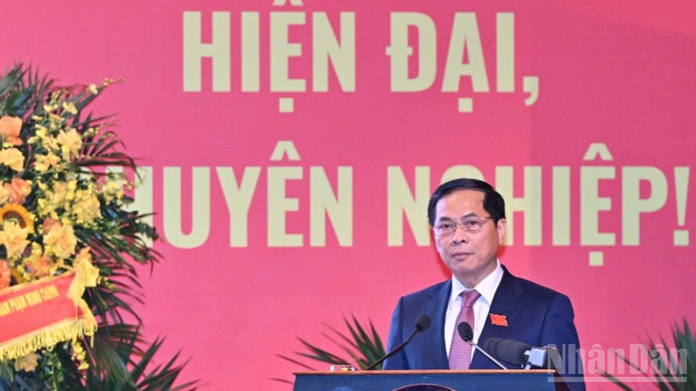 Phó Thủ tướng Chính phủ, Bí thư Đảng ủy, Bộ trưởng Ngoại giao Bùi Thanh Sơn phát biểu ý kiến tại Đại hội. (Ảnh: TRẦN HẢI) ndo_br_b6-3321.jpg