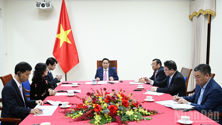 Quang cảnh cuộc điện đàm giữa Thủ tướng Phạm Minh Chính với Tổng thống Cộng hòa Angola João Manuel Gonçalves Lourenço. (Ảnh: Trần Hải)