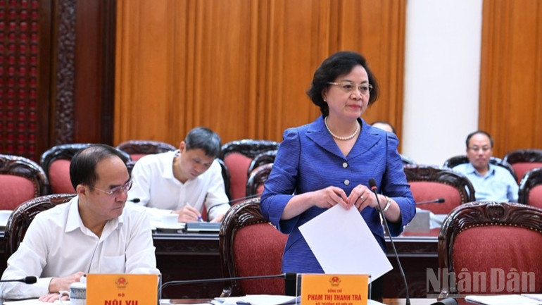Bộ trưởng Nội vụ Phạm Thị Thanh Trà phát biểu ý kiến tại cuộc họp. (Ảnh: TRẦN HẢI) ndo_br_a4-4921.jpg