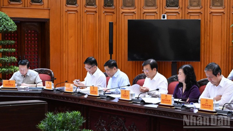 Các Phó Thủ tướng Chính phủ, lãnh đạo các bộ, ngành tham dự cuộc họp. (Ảnh: TRẦN HẢI) ndo_br_a3-2786.jpg