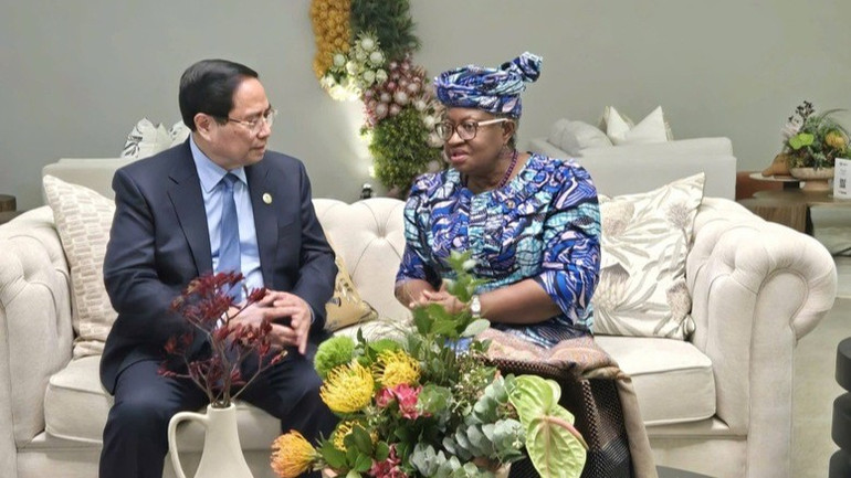 Premiärminister Pham Minh Chinh och WTO:s generaldirektör Ngozi Okonjo-Iweala. (Foto: VGP/Nhat Bac) wto-3488.jpg