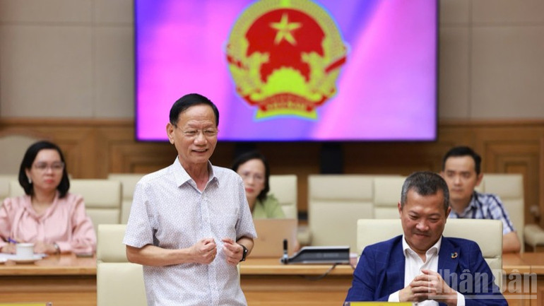 Lãnh đạo các tập đoàn kinh tế tư nhân phát biểu ý kiến tại buổi làm việc. (Ảnh: Trần Hải) ndo_br_b6-7991.jpg