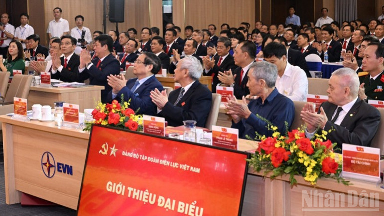 Thủ tướng Phạm Minh Chính và các đại biểu tham dự Đại hội (Ảnh: Trần Hải). ndo_br_a6-795.jpg