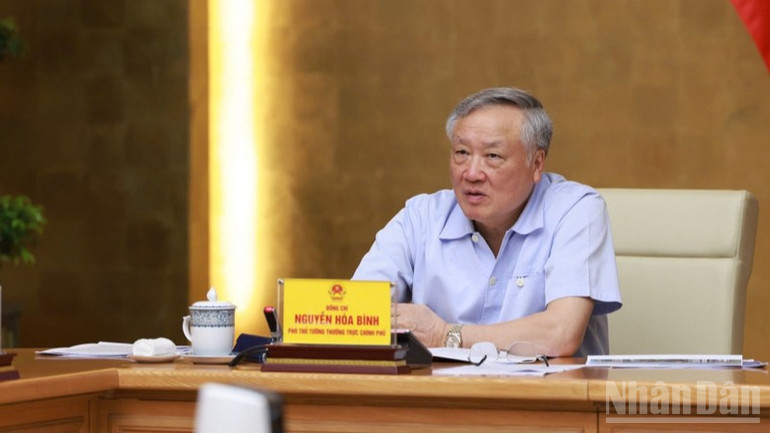 Phó Thủ tướng Chính phủ Nguyễn Hoà Bình phát biểu ý kiến tại buổi làm việc. (Ảnh: Trần Hải) ndo_br_b3-3711.jpg