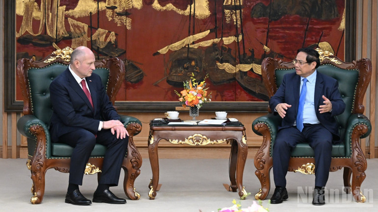 Thủ tướng Chính phủ Phạm Minh Chính tiếp Bộ trưởng Bộ Tình trạng khẩn cấp Liên bang Nga Aleksandr Kurenkov. (Ảnh: Trần Hải)