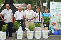 Nhiều người dân tham gia ngày hội tái chế rác thải thực phẩm tại Lễ hội Ẩm thực chay 2025. (Ảnh: BAN TỔ CHỨC)