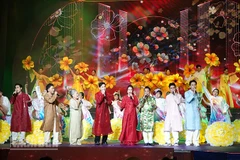 Tiết mục mở đầu Lễ trao giải Mai Vàng lần thứ 31. (Ảnh: Linh Bảo)