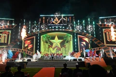 Tiết mục mở màn Lễ khai mạc Liên hoan phim Việt Nam lần thứ 24. (Ảnh: QUỐC THANH)