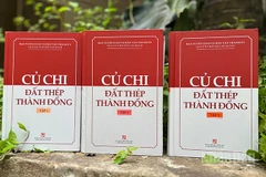 Bìa bộ sách "Củ Chi-Đất thép Thành đồng". (Ảnh: LINH BẢO)