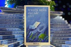 Bìa cuốn "Truyện ngắn đặc sắc 2025". (Ảnh: LINH BẢO)
