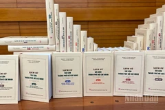 Bộ sách lịch sử Sài Gòn-Thành phố Hồ Chí Minh. (Ảnh: Linh Bảo)