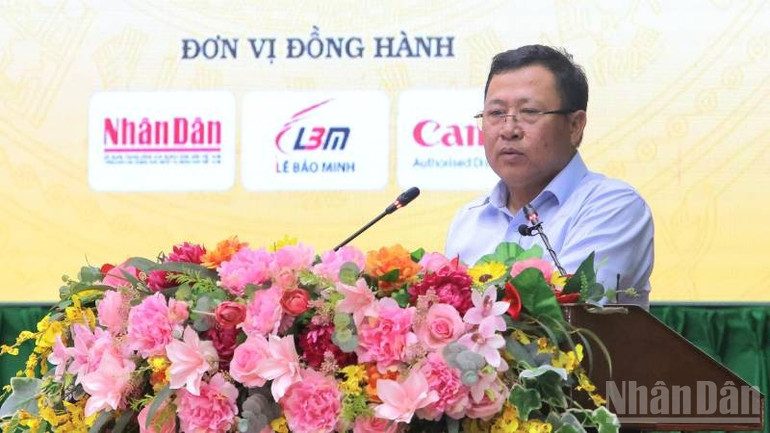 Nhà báo Lê Nam Tư phát biểu tham luận tại Hội nghị. ndo_br_z7143014307306-7d31928d005a9eff9d6e60b9bcb60be3.jpg