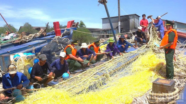 Công tác tuyên truyền, vận động ngư dân chống khai thác IUU tại tỉnh Vĩnh Long đạt kết quả cao. (Ảnh: HOÀNG TRUNG) ndo_br_1-42.jpg