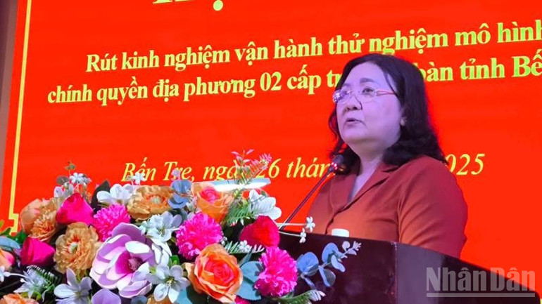 Bí thư Tỉnh ủy Bến Tre Hồ Thị Hoàng Yến phát biểu chỉ đạo tại hội nghị. (Ảnh: HOÀNG TRUNG) ndo_br_z6744224265168-02b38c71460f8fc1d17c204b197b17b3.jpg