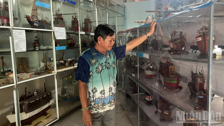 Nghệ nhân Ba Léo mong muốn có phòng trưng bày để lưu giữ những mô hình về ký ức xưa tại làng quê ven biển Thới Thuận. ndo_br_8-1.jpg