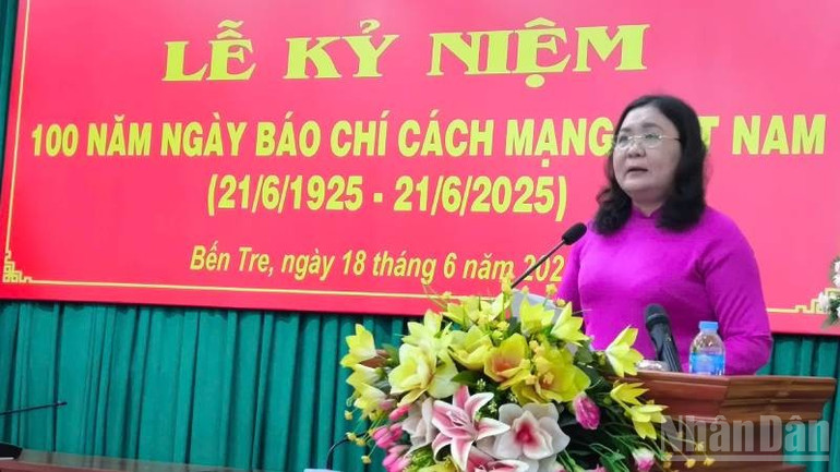Đồng chí Hồ Thị Hoàng Yến, Bí thư Tỉnh ủy Bến Tre phát biểu chỉ đạo tại buổi lễ. (Ảnh: HOÀNG TRUNG) ndo_br_2-29.jpg