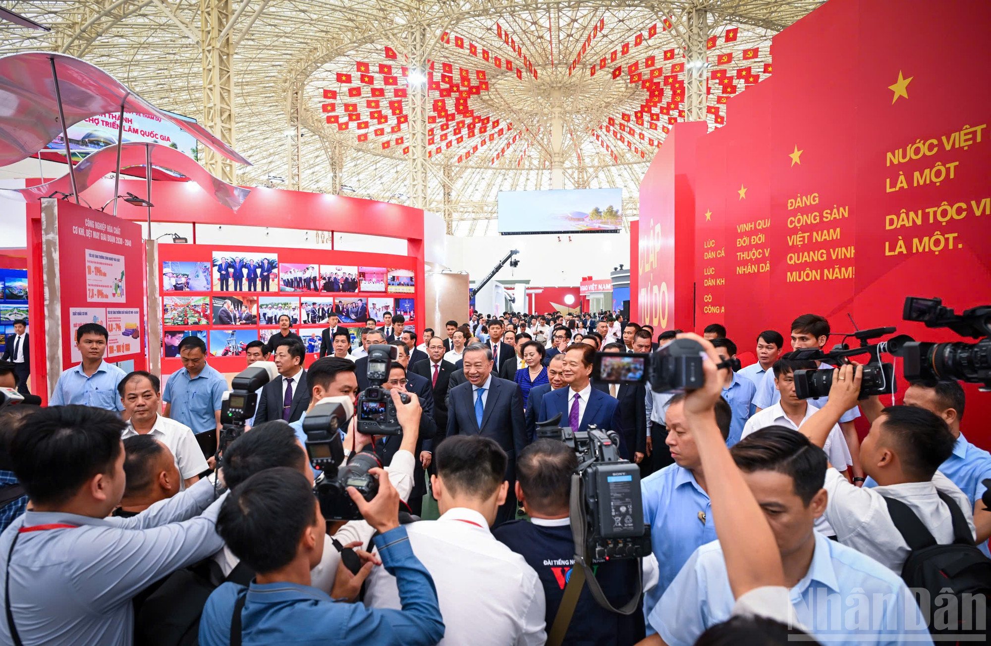 Trung tâm Hội chợ Triển lãm quốc gia là một trong 250 dự án, công trình trọng điểm được đồng loạt khánh thành, khởi công trong ngày 19/8 nhân kỷ niệm 80 năm Cách mạng Tháng Tám và Quốc khánh 2/9. ndo_br_z6922306442188-20a8290f4e84019e86f7f3f8b9d428cc.jpg