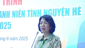 Đồng chí Nguyễn Thị Hoàng Vân, Phó Bí thư Đảng ủy các cơ quan Đảng Trung ương phát biểu tại chương trình.