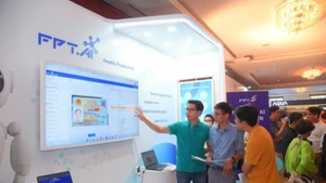 Khách hàng trải nghiệm công nghệ AI của Tập đoàn FPT. (Ảnh TẬP ĐOÀN FPT )
