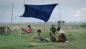 Một cảnh trong phim "Có anh nơi ấy bình yên". (Ảnh: VFC)