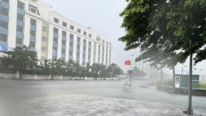 Nước ngập tại khu vực biển Hải Tiến.
