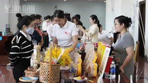 Các sản phẩm OCOP được trưng bày, giới thiệu tại hội nghị.
