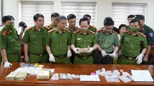Công an Thanh Hóa kiểm tra số tang vật thu giữ trong chuyên án.