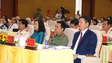 Lãnh đạo tỉnh Đồng Nai và các đại biểu tham dự lễ kỷ niệm.