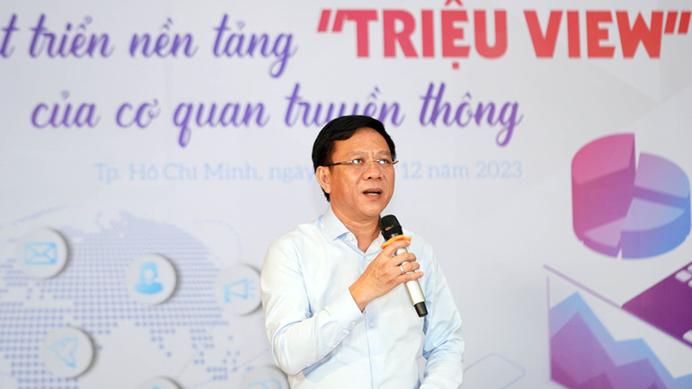 Phó Giám đốc Sở Thông tin và Truyền thông Thành phố Hồ Chí Minh Nguyễn Ngọc Hồi phát biểu tại tọa đàm.
