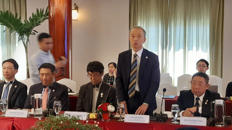 Ông Ono Masuo, Tổng Lãnh sự Nhật Bản tại Thành phố Hồ Chí Minh phát biểu tại hội nghị bàn tròn. Ông Ono Masuo, Tổng Lãnh sự Nhật Bản tại Thành phố Hồ Chí Minh phát biểu tại hội nghị bàn tròn.