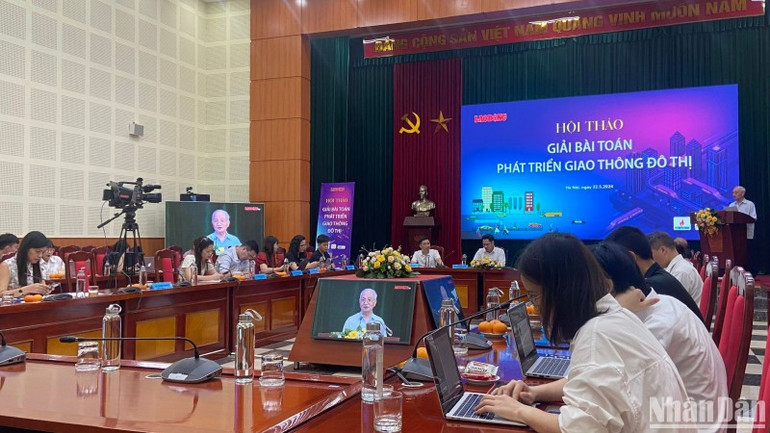Quang cảnh Hội thảo "Giải bài toán phát triển giao thông đô thị”. (Ảnh: NGỌC KHÁNH) Quang cảnh Hội thảo "Giải bài toán phát triển giao thông đô thị”. (Ảnh: NGỌC KHÁNH)