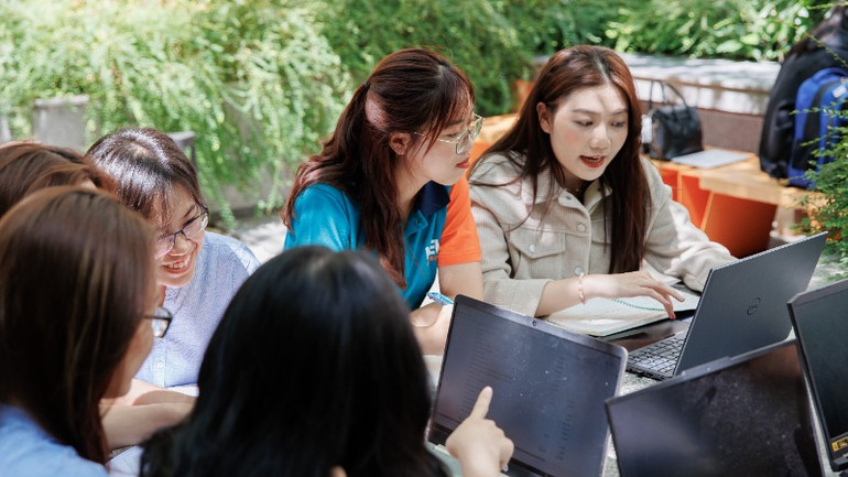 Người học tại UEH được định hướng trở thành những công dân toàn cầu, hành động vì sự phát triển bền vững.