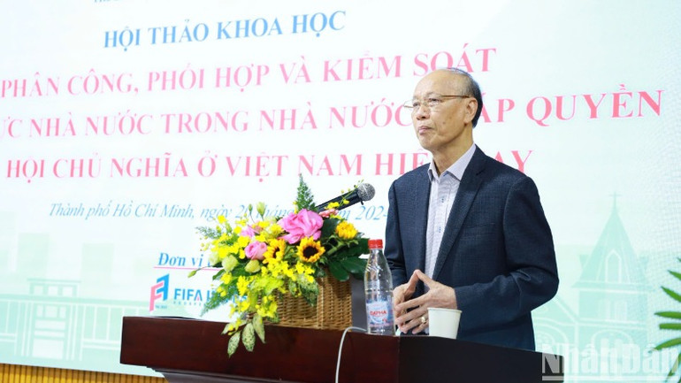 Chuyên gia phát biểu tại hội thảo.