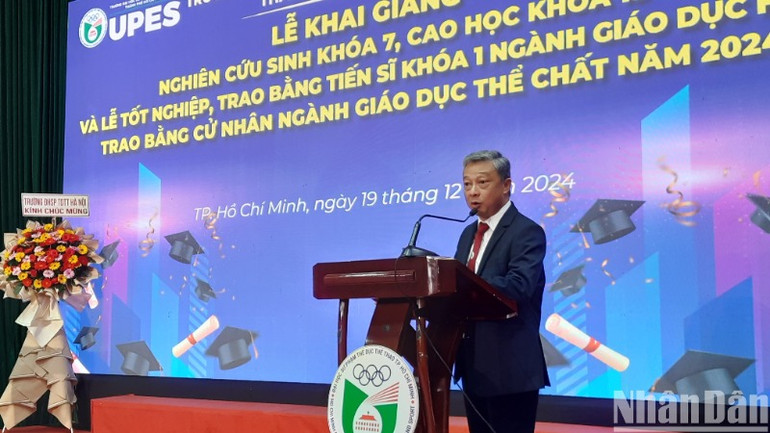 Phó Giáo sư, Tiến sĩ Châu Vĩnh Huy, Hiệu trưởng Trường đại học Sư phạm Thể dục Thể thao Thành phố Hồ Chí Minh phát biểu tại buổi lễ.