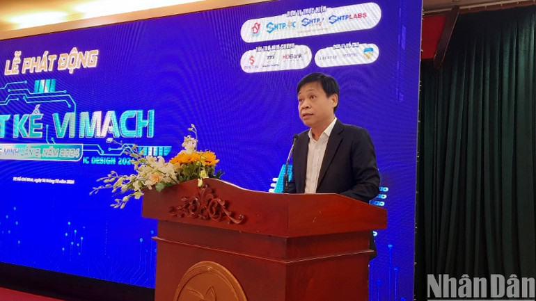 Phó Giáo sư, Tiến sĩ Lê Quốc Cường, Phó Trưởng ban Ban Quản lý Khu Công nghệ cao Thành phố Hồ Chí Minh phát biểu tại lễ phát động. Phó Giáo sư, Tiến sĩ Lê Quốc Cường, Phó Trưởng ban Ban Quản lý Khu Công nghệ cao Thành phố Hồ Chí Minh phát biểu tại lễ phát động.